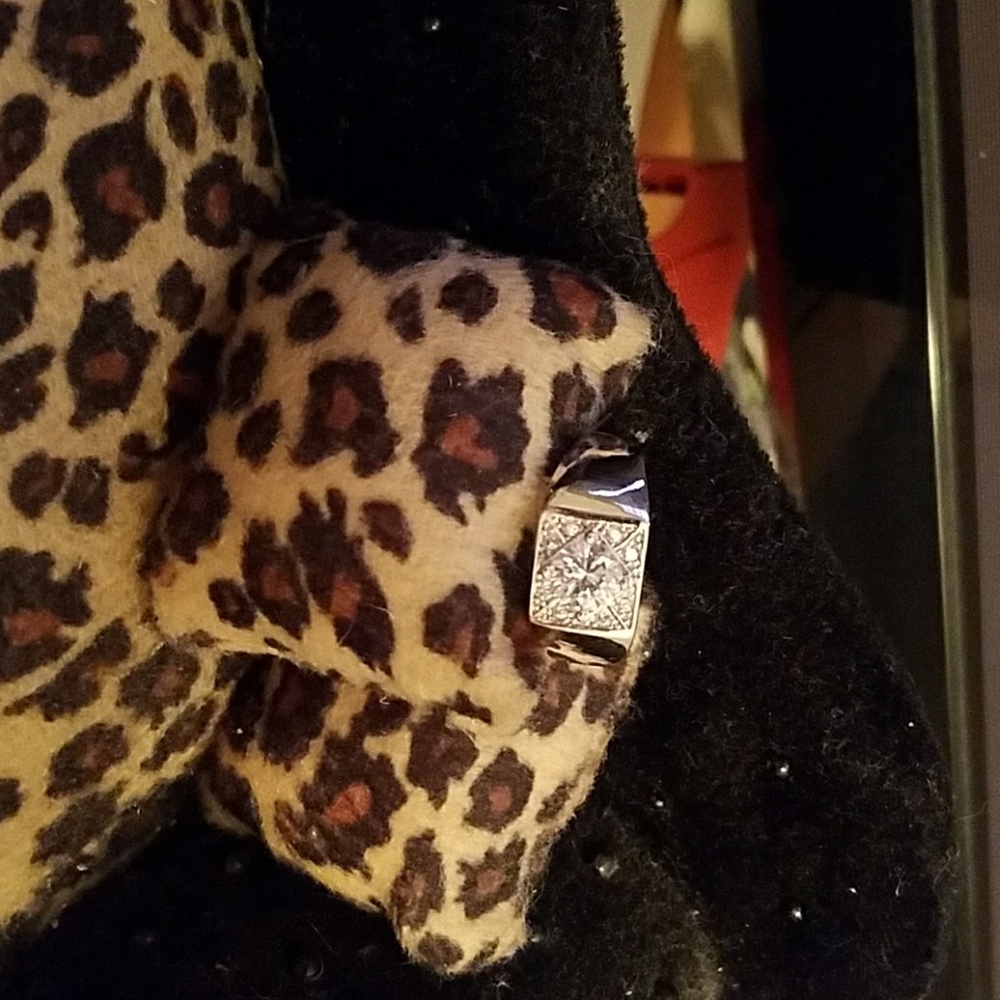 GORGEOUS,  WOMen/Men Diamonique wedding ring